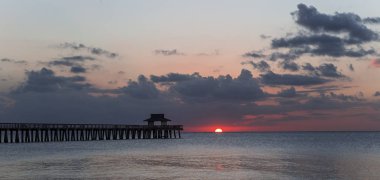 Napoli, forida, ABD günbatımında iskele iskele