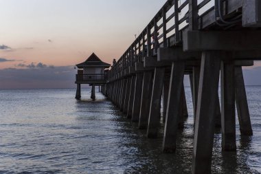 Napoli, forida, ABD günbatımında iskele iskele
