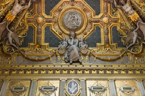 멋진 갤러리 천장, 루브르, 파리, 프랑스 — 스톡 사진