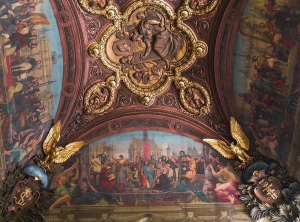 멋진 갤러리 천장, 루브르, 파리, 프랑스 — 스톡 사진