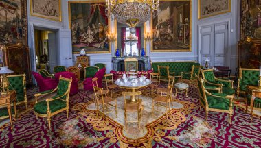 COMPIEGNE, FRANCE, 13 AĞUSTOS 2016: Compiegne Şatosu, 13 Ağustos 2016 Compiegne, Fransa