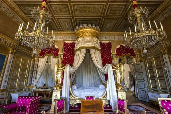 COMPIEGNE, FRANCE, 13 AĞUSTOS 2016: Compiegne Şatosu, 13 Ağustos 2016 Compiegne, Fransa