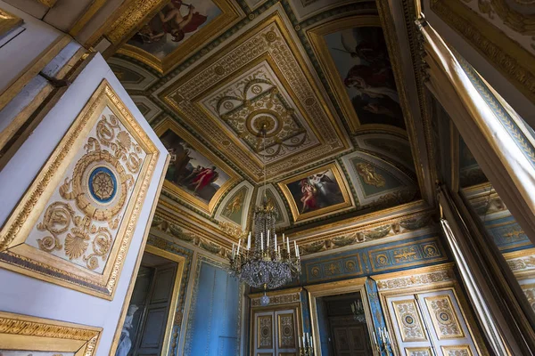 COMPIEGNE, FRANCE, 13 AĞUSTOS 2016: Compiegne Şatosu, 13 Ağustos 2016 Compiegne, Fransa