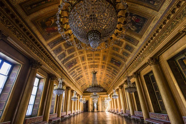 COMPIEGNE, FRANCE, 13 AĞUSTOS 2016: Compiegne Şatosu, 13 Ağustos 2016 Compiegne, Fransa