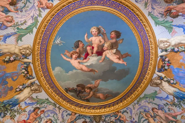 MAINCY, FRANCE, 30 Mart 2017: Vaux le Vikont kalesinin mimari detayları, 30 Mart 2017, Maincy, Fransa