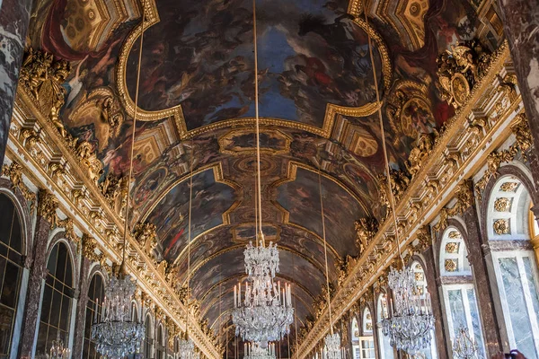 Versailles Fransa Temmuz 06: Chateau de Versailles, Paris, Fransa, aynalar salonu. 06 Temmuz 2013 yılında Versailles, Fransa