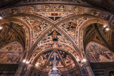 Siena, İtalya, 12 Haziran 2016: iç mekanlar ve mimari dekorlar, Vaftizhane, Siena Katedrali, 12 Haziran 2016 Siena, İtalya