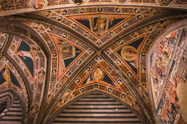 Siena, İtalya, 12 Haziran 2016: iç mekanlar ve mimari dekorlar, Vaftizhane, Siena Katedrali, 12 Haziran 2016 Siena, İtalya