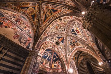 Siena, İtalya, 12 Haziran 2016: iç mekanlar ve mimari dekorlar, Vaftizhane, Siena Katedrali, 12 Haziran 2016 Siena, İtalya