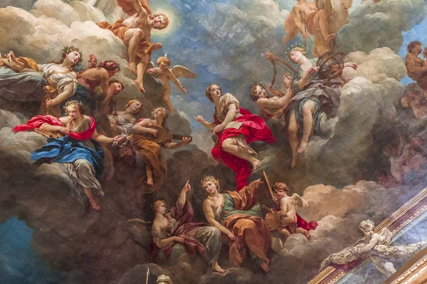 Versailles Fransa Temmuz 06: Paris, Fransa, iç, mimari detaylar bir Chateau de Versailles, tavanları yakınındaki. 06 Temmuz 2013 yılında Versailles, Fransa