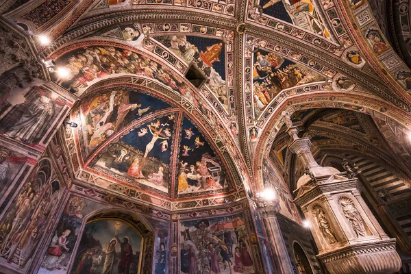 Siena Itálie Června 2016 Interiéry Architektonické Výzdoby Křtitelnice Siena Cathedral — Stock fotografie