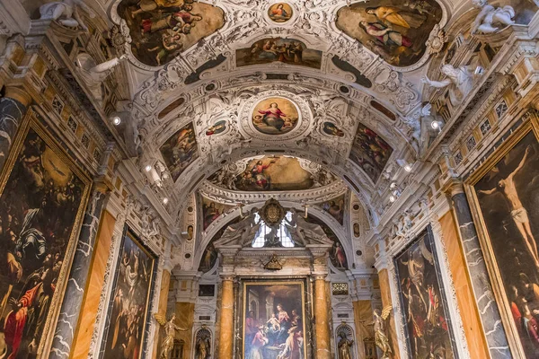 Интерьеры и декоры Сиенского собора, Сиена, Италия — стоковое фото