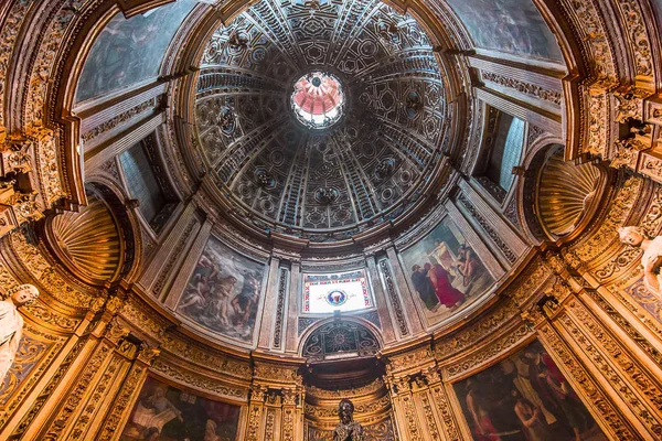 Interiores e decorações da catedral de Siena, Siena, Itália — Fotografia de Stock