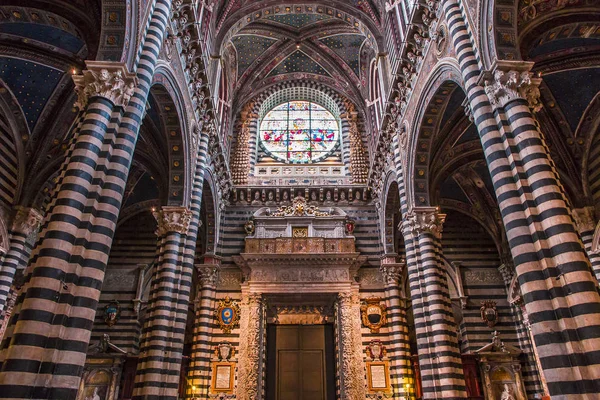 Iç mekanlar ve dekorlar Siena katedralinin, Siena, İtalya — Stok fotoğraf