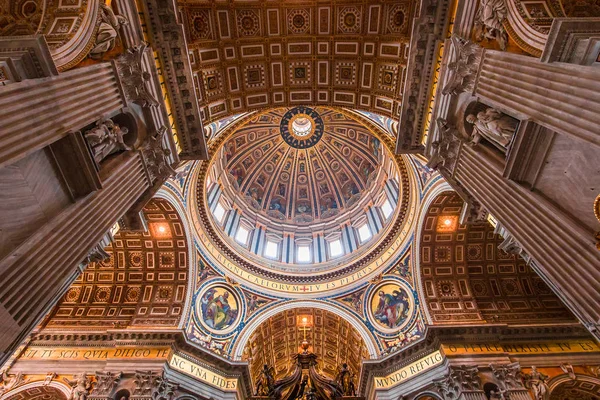 Vatican City Vatican June 2015 바티칸 시국의 베드로 대성전 내부와 — 스톡 사진