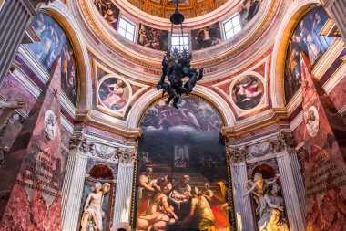 Roma, İtalya, 18 Haziran 2015: iç mekanlar ve mimari detaylar Santa maria del popolo kilise, 18 Haziran 2015, Roma, İtalya