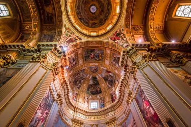 Roma, İtalya, 14 Haziran 2015: iç mekanlar ve mimari detaylar Sant Andrea della Valle Bazilika, 14 Haziran 2015, Roma, İtalya