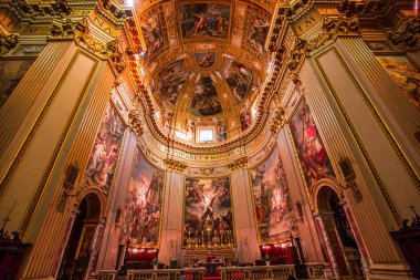 Roma, İtalya, 14 Haziran 2015: iç mekanlar ve mimari detaylar Sant Andrea della Valle Bazilika, 14 Haziran 2015, Roma, İtalya