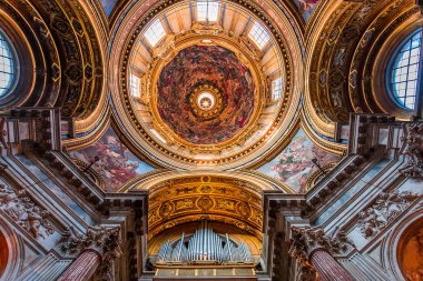 Roma, İtalya, 14 Haziran 2015: iç mekanlar ve Sant Agnese Agone Kilisesi, 14 Haziran 2015, Roma, İtalya, mimari detaylar