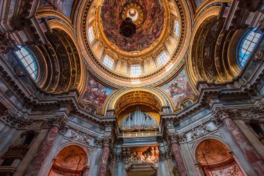 Roma, İtalya, 14 Haziran 2015: iç mekanlar ve Sant Agnese Agone Kilisesi, 14 Haziran 2015, Roma, İtalya, mimari detaylar