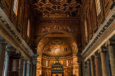 Roma, İtalya, 17 Haziran 2015: iç mekanlar ve basilica di Santa Maria in Trastevere, 17 Haziran 2015 Roma, İtalya, mimari detaylar