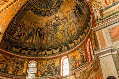Roma, İtalya, 17 Haziran 2015: iç mekanlar ve basilica di Santa Maria in Trastevere, 17 Haziran 2015 Roma, İtalya, mimari detaylar