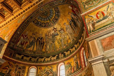Roma, İtalya, 17 Haziran 2015: iç mekanlar ve basilica di Santa Maria in Trastevere, 17 Haziran 2015 Roma, İtalya, mimari detaylar