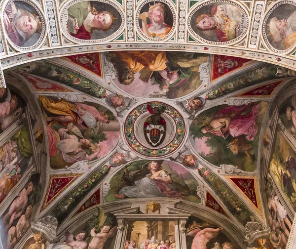 트리니타 데이 몬티 교회, 로마, 이탈리아 — 스톡 사진