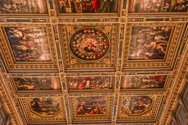 Belső terek, a Palazzo Vecchio, Florence, Olaszország — Stock Fotó