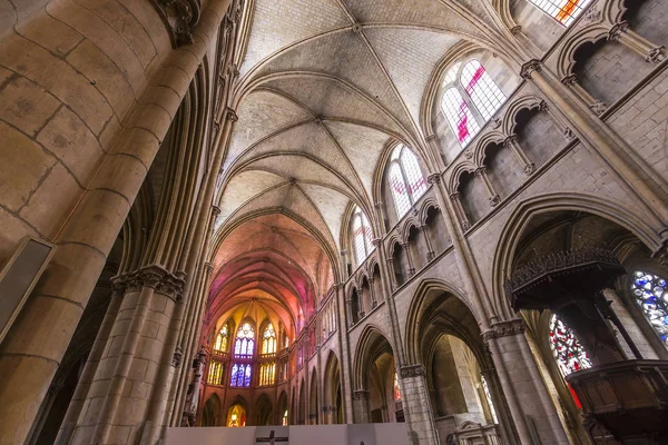 内韦尔 2016年9月20日 西尔圣 Julitte 大教堂的内部和细节 2016年9月20日 在法国内韦尔 — 图库照片