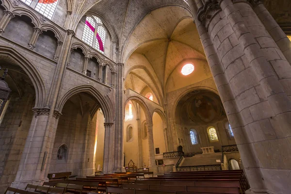 Nevers, Fransa, 20 Eylül 2016: iç ve ayrıntılarını saint-cyr-sainte-julitte Katedrali, 20 Eylül 2016 Nevers, Fransa