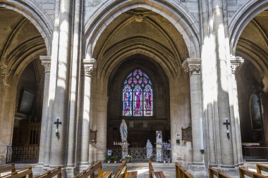 Poissy, Fransa, 12 Eylül 2016: iç mekanlar ve ayrıntılarını Collegiale notre dame church, 12 Eylül 2016 yılında Poissy, yvelines, Fransa