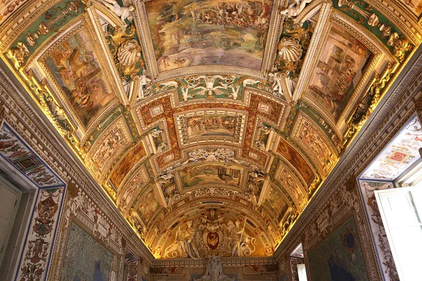 Interiores e detalhes do Museu do Vaticano, Cidade do Vaticano — Fotografia de Stock