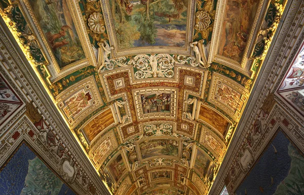 Inredning och detaljer av Vatikanens museum, Vatikanstaten — Stockfoto