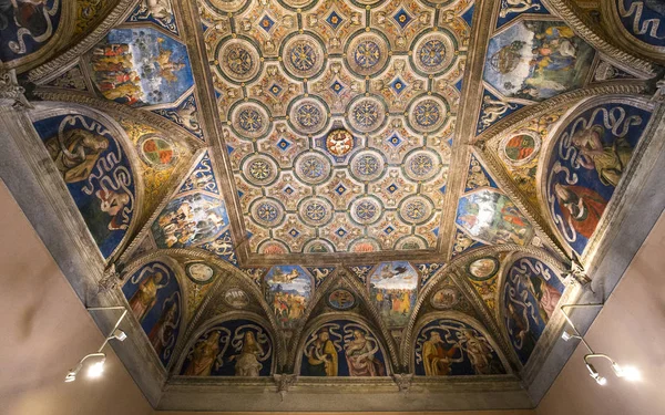 Innenräume und Details des vatikanischen Museums, vatikanische Stadt — Stockfoto