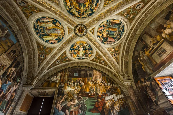 Innenräume der Raphael-Zimmer, vatikanischen Museum, vatikanischen — Stockfoto