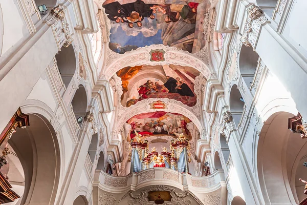 Die Kirche des heiligen Thomas, Prag, Tschechische Republik — Stockfoto