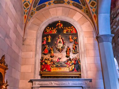 İç kısımlar San Frediano Bazilikası, Lucca, İtalya