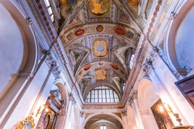 İç kısımlar San Frediano Bazilikası, Lucca, İtalya