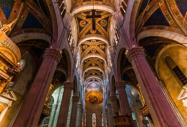 Собор Святого Мартина Дуомо, Лукка, Италия — стоковое фото