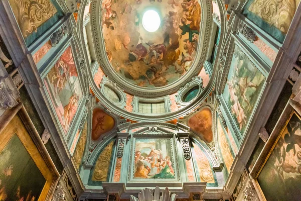 Interni Basilica di San Frediano, Lucca, Italia — Foto Stock
