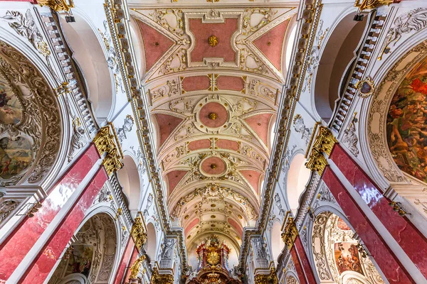 Saint ignatius kerk, Praag, Tsjechië — Stockfoto