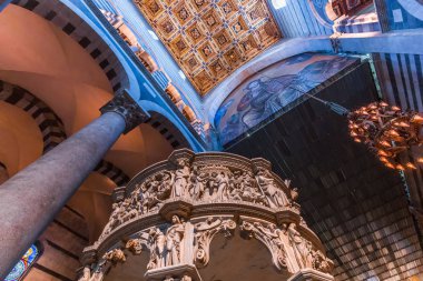Pisa katedralinin içerisi ve detayları, Pisa, İtalya