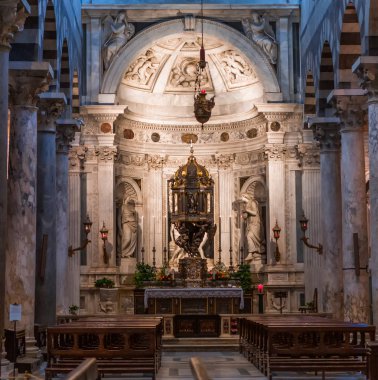 Pisa katedralinin içerisi ve detayları, Pisa, İtalya