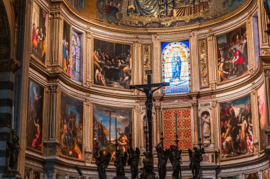 Pisa katedralinin içerisi ve detayları, Pisa, İtalya