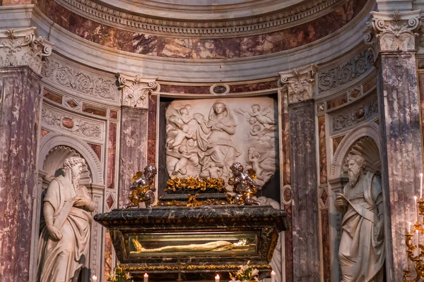 Interiors and details of Pisa cathedral, Pisa, Italy — Stock Photo, Image