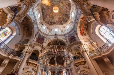 Mesto, Prag 'daki Aziz Nicholas, Çek Cumhuriyeti