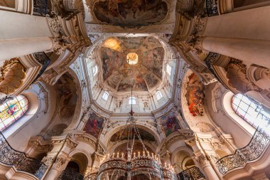 Mesto, Prag 'daki Aziz Nicholas, Çek Cumhuriyeti