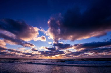 Sarasota, Florida 'da bir plajda gün batımı