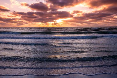 Sarasota, Florida 'da bir plajda gün batımı